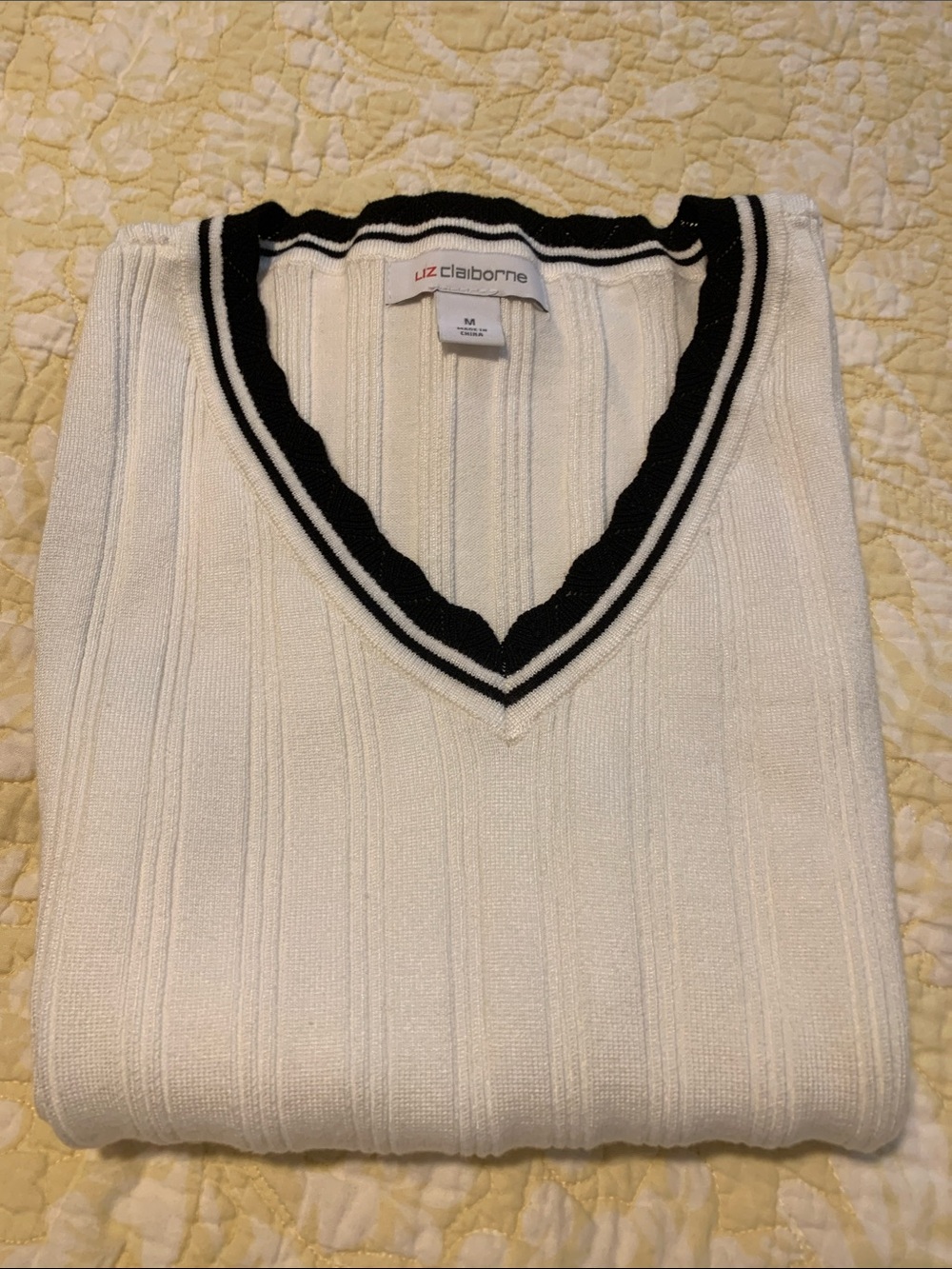 Liz Claiborne Cream V-Neck Ribbed Tank with Black Trim